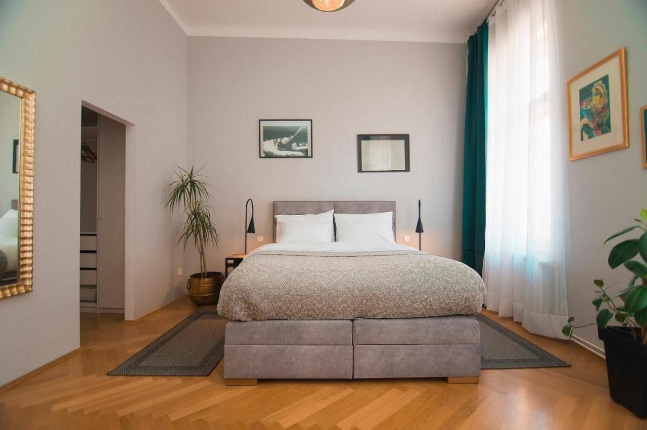 Stross Apartment *