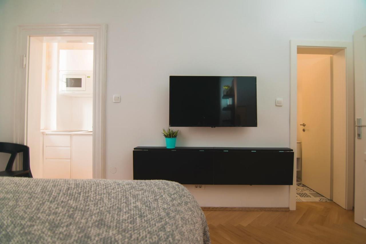 Stross Apartment